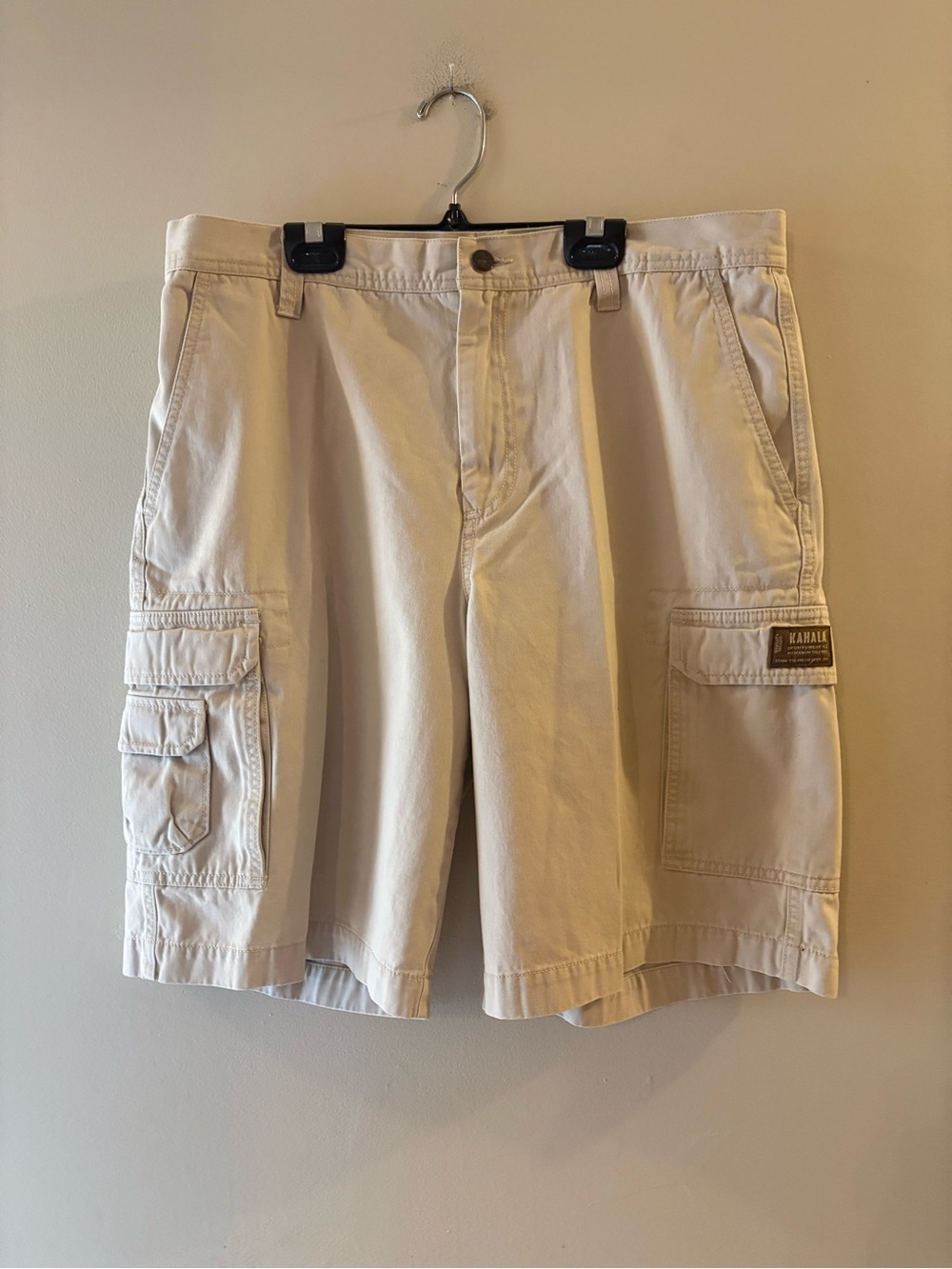Kahala Men’s light Beige Cotton Cargo utility Shorts Sz 34.